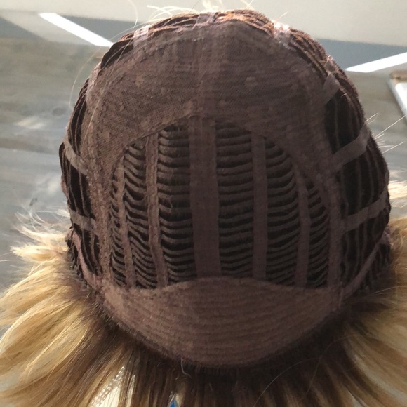 🏠MOVING SALE🏠HAIRDO WIG - Picture 4 of 9